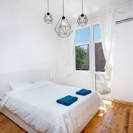 The White Apartment - Bogoridi Main Street 布尔加斯 外观 照片